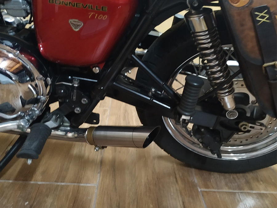 Ponteira de escapamento inox com abafador Triumph Bonneville T100