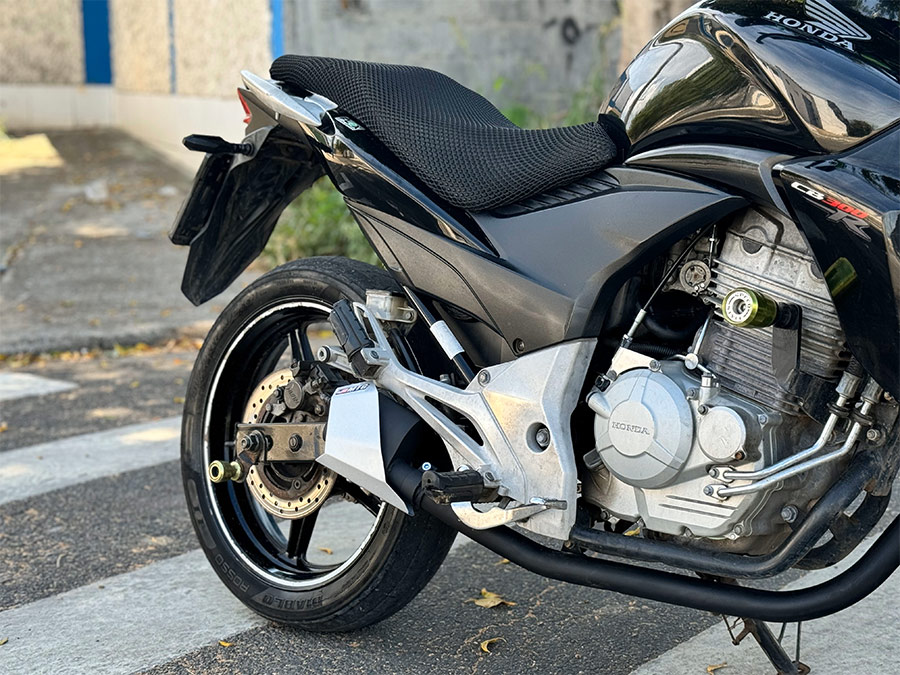 Ponteira de escapamento com abafador Honda CB 300R
