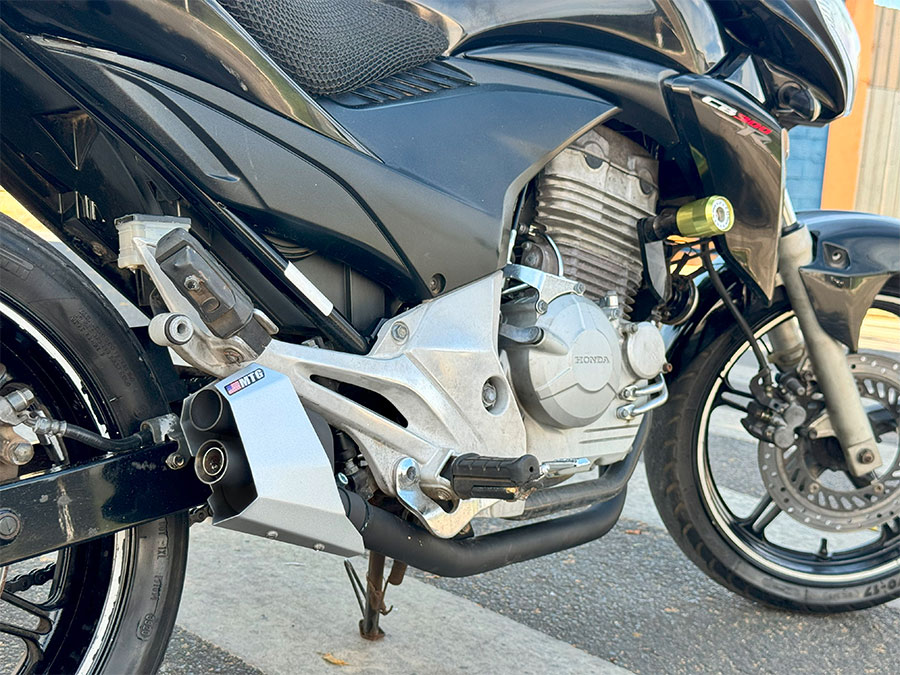 Ponteira de escapamento com abafador Honda CB 300R
