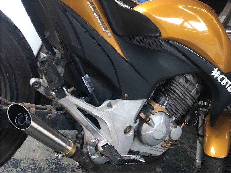 Ponteira de escapamento em inox com abafador Honda CB 300R