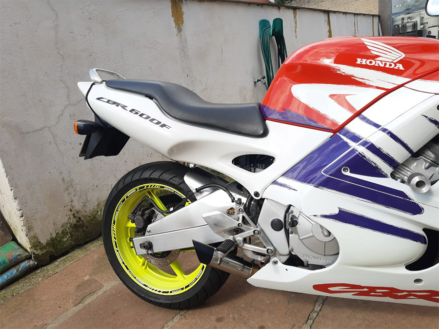 Ponteira de escapamento com abafador Honda CBR 600F