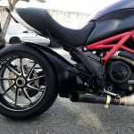 Ponteira preta curva com abafador Diavel