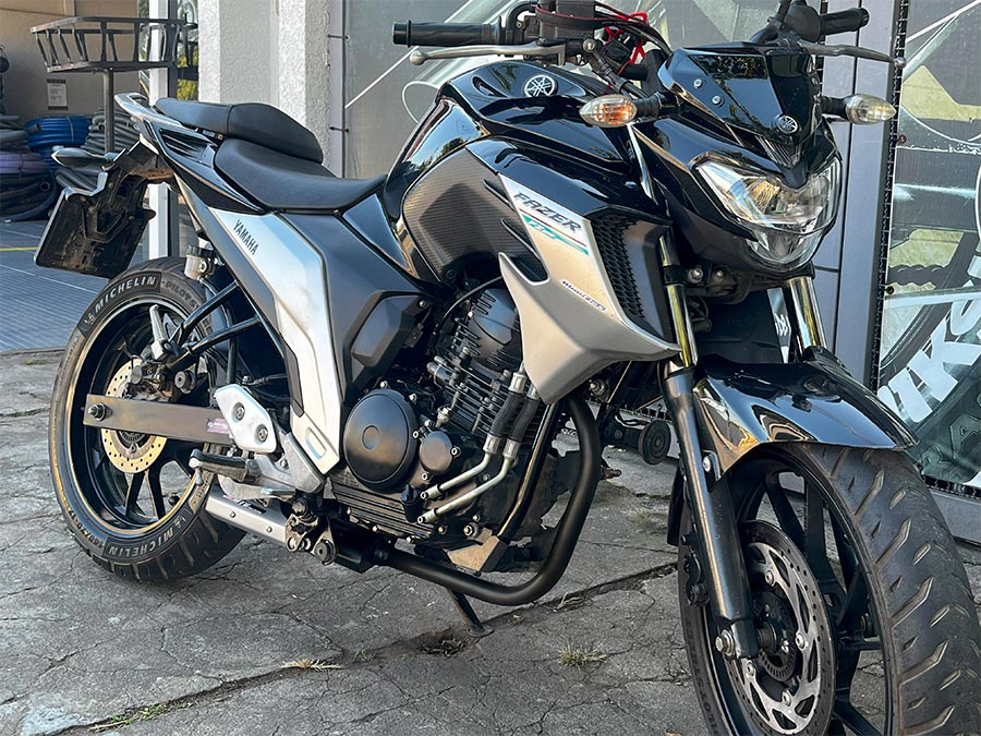 Escapamento esportivo por baixo da moto com DB Killer Yamaha Fazer 250 FZ25 (2018 a 2024)