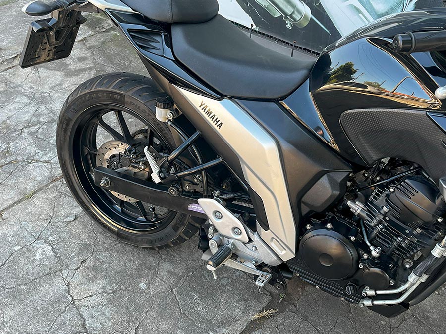 Escapamento esportivo por baixo da moto com DB Killer Yamaha Fazer 250 FZ25 (2018 a 2024)