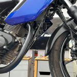 Escapamento esportivo por baixo da moto com DB killer Yamaha FZ15