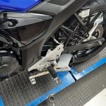 Escapamento esportivo por baixo da moto com DB killer Yamaha FZ15