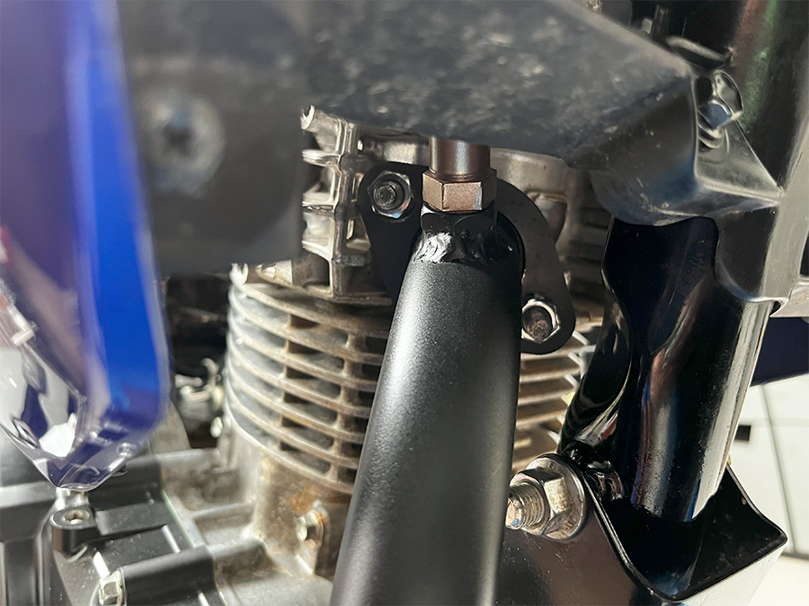 Escapamento esportivo por baixo da moto com DB killer Yamaha FZ15