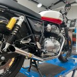 Par de ponteiras de escapamento Standard Lacradas com abafador Royal Enfield Interceptor 650