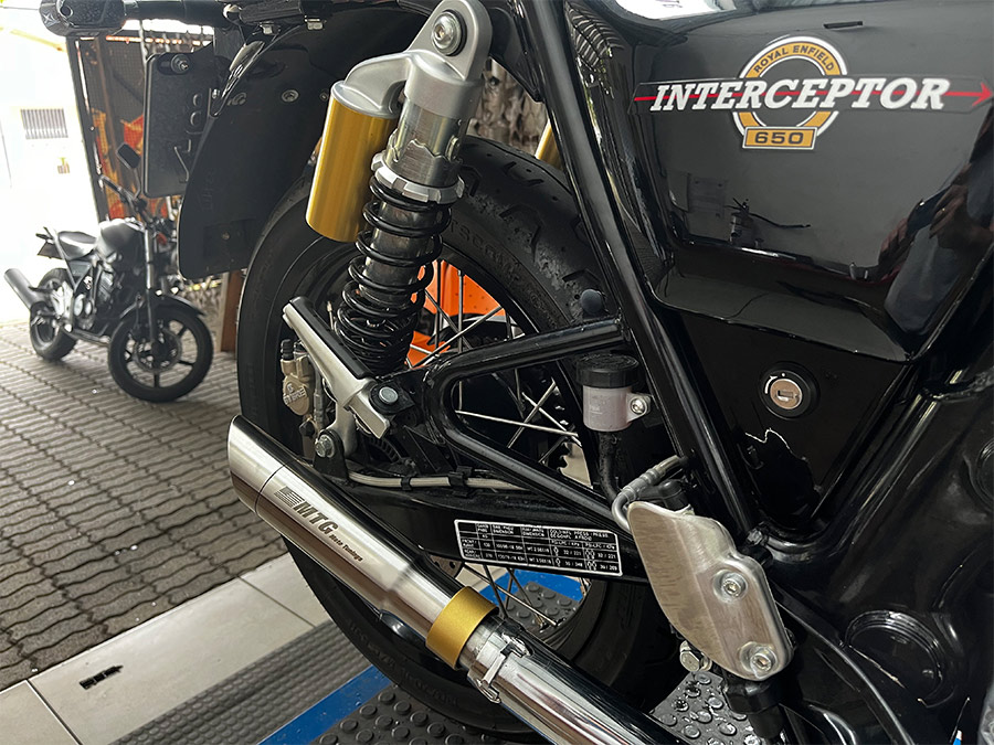 Par de ponteiras de escapamento esportivo com abafador Royal Enfield Interceptor 650