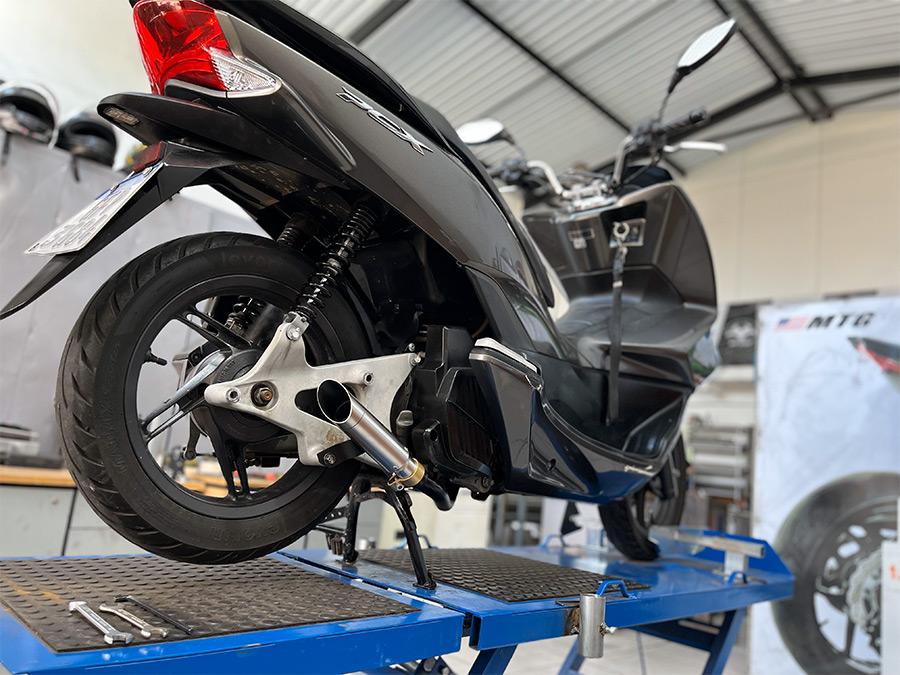 Escapamento com ponteira inox com abafador Honda PCX 150