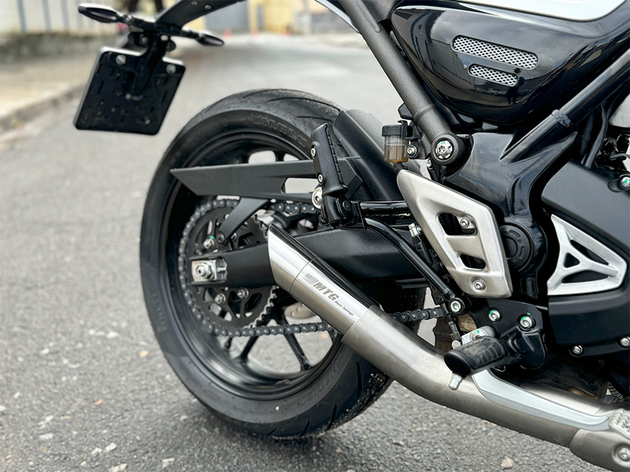 Ponteira de escapamento inox com abafador Triumph Scarmbler 400X