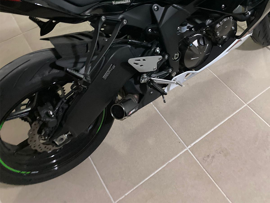 Ponteira de escapamento inox semi-direta com escudo Kawasaki Ninja ZX-6R